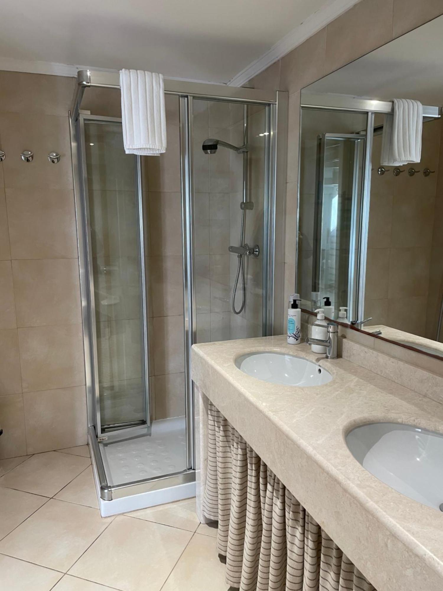 BEL APPARTEMENT BAIE PLAGE - WiFi - PARKING - DRAPS ET SERVIETTES Hendaye Exterior foto